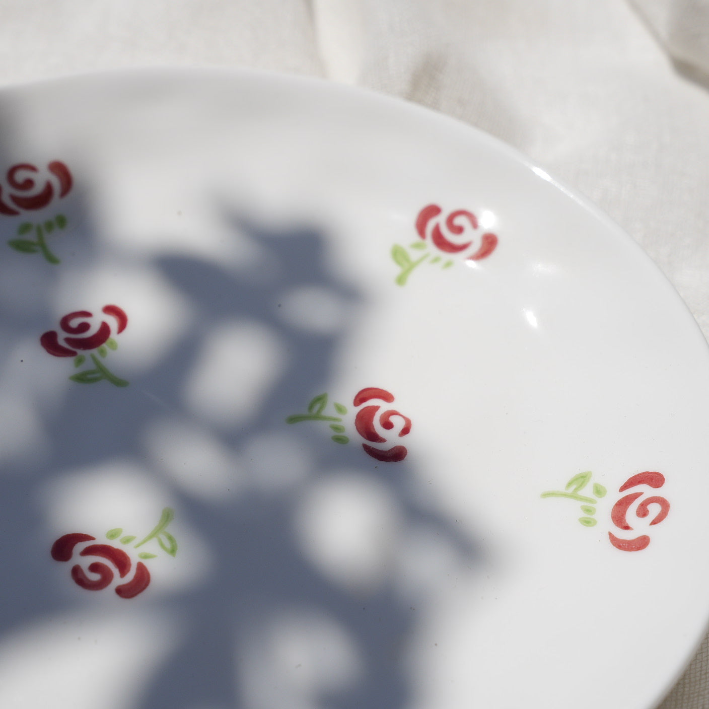 Red Floral Medium Flat Plate
