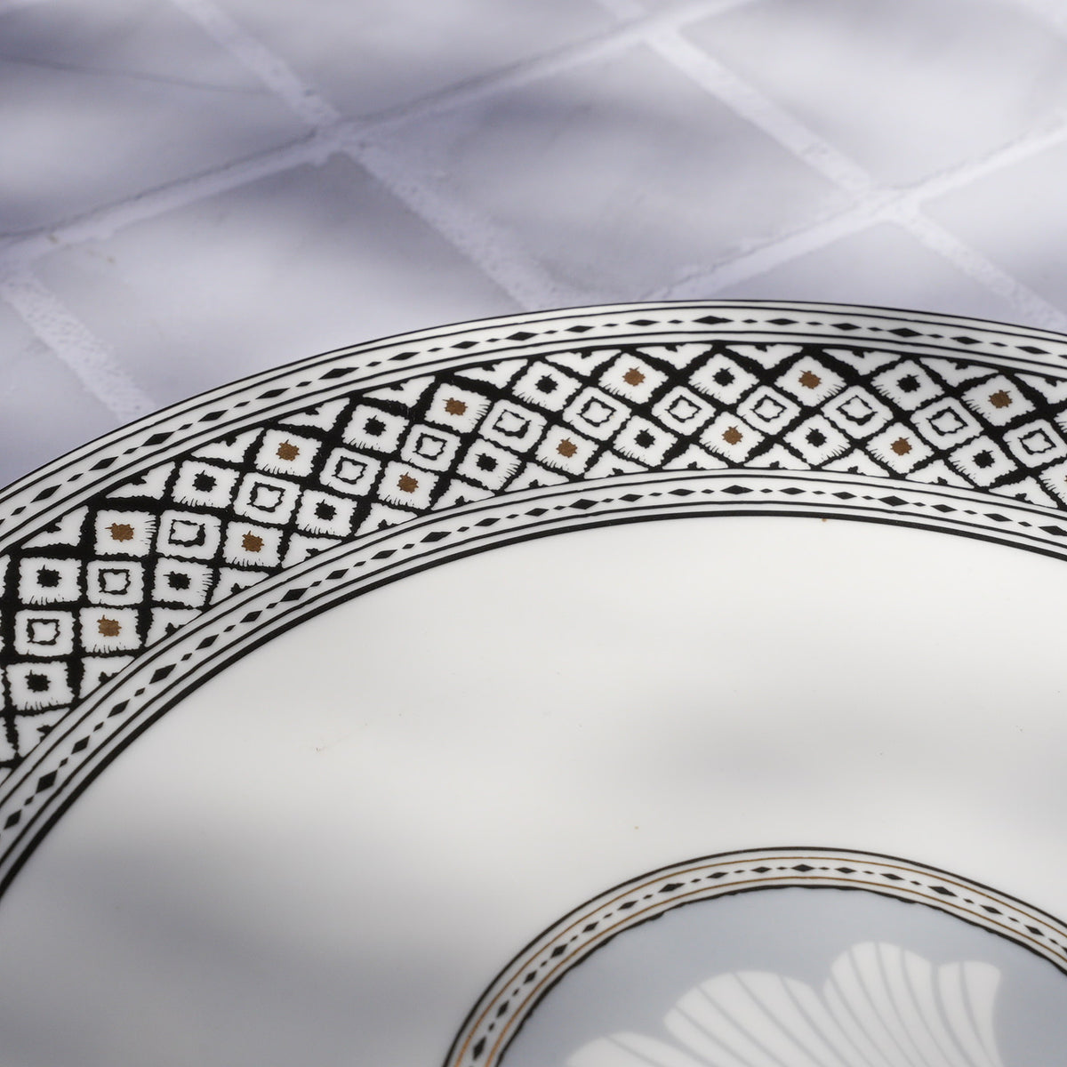 Noir Mosaic Dinner Plate