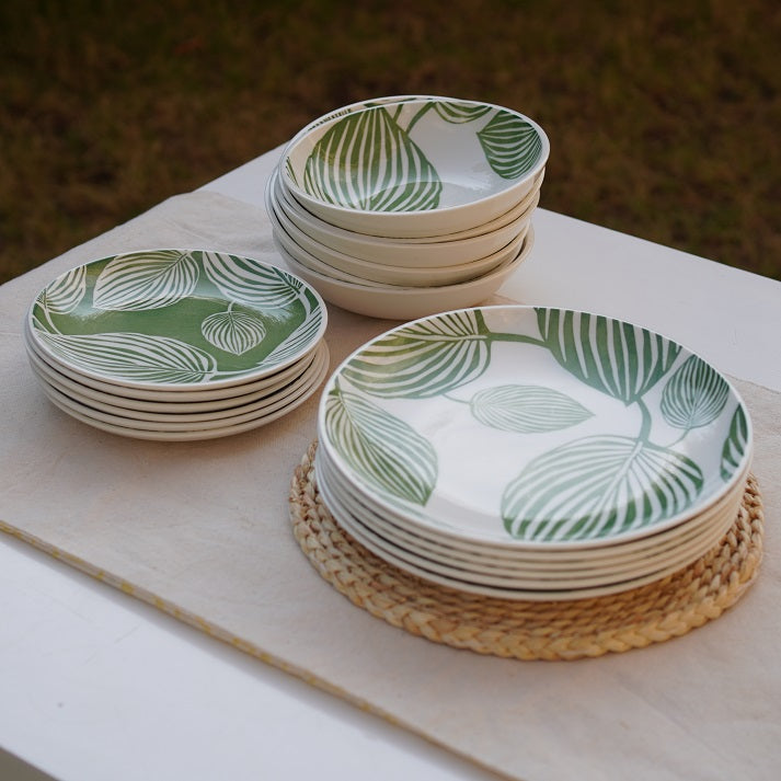 Green Leaf Porcelain Dinnerware Set (18 pieces)